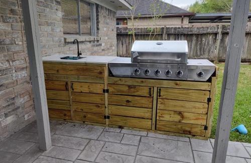 Cloverleaf House | Private Pool, Pool Table, Outdoor kitchen,Spa