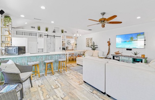 Bradenton Beach House | Private POOL/SPA-Almost beachfront, Amazing Gulf Views, walk to Bridge St.