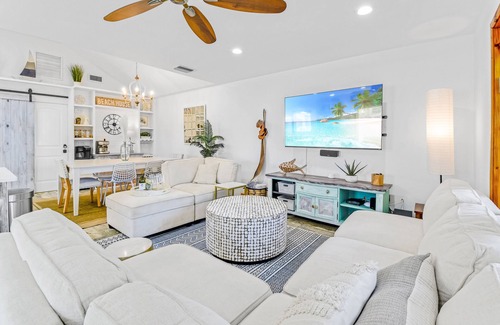 Bradenton Beach House | Private POOL/SPA-Almost beachfront, Amazing Gulf Views, walk to Bridge St.