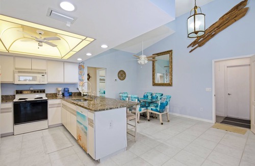 Mid Island House | 🏖️Private Pool | Steps to the Beach | Perfect for Large Groups | Beach Villa🏖️