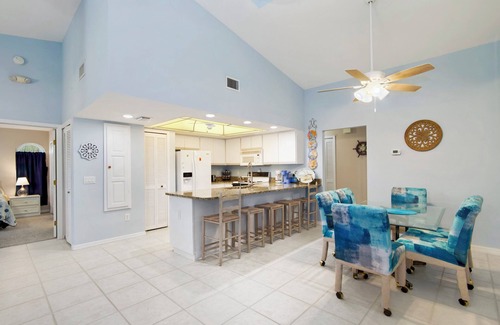 Mid Island House | 🏖️Private Pool | Steps to the Beach | Perfect for Large Groups | Beach Villa🏖️
