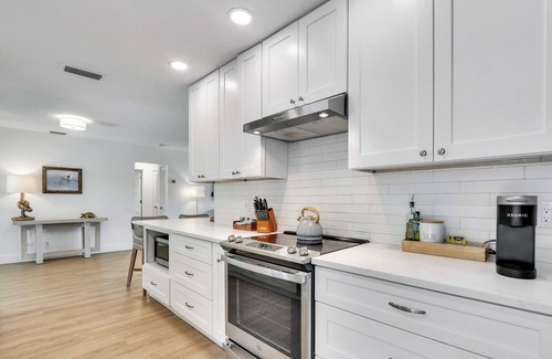 Hunt Club House | Private Pool + Bar: Palm Beach Gardens Getaway