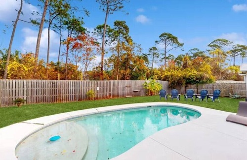 Upper Grand Lagoon House | ☀️Private Pool - Close to Beach - Pet Friendly 🐶 - Sea the Blessings