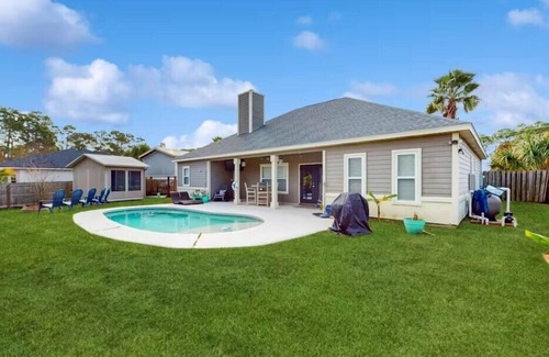 Upper Grand Lagoon House | ☀️Private Pool - Close to Beach - Pet Friendly 🐶 - Sea the Blessings