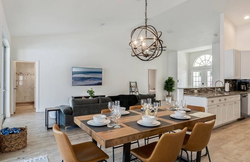Bridgewater Crossing Villa | Private Pool Villa, <10 miles to Disney! Renovated, Bright and Spacious