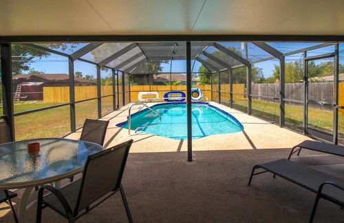 Englewood East House | Private Pool, Wind And Waves