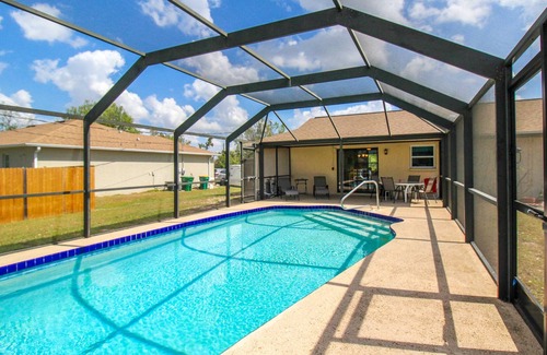 Englewood East House | Private Pool, Wind And Waves