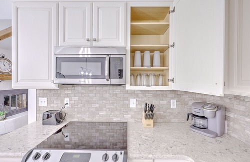 North Charleston House | Private Pool, XBox, Family Fun, Central Location