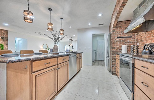 Limona Improvement House | Private Pools & Hot Tubs: Luxe Brandon Oasis!