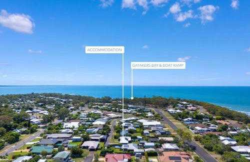 Point Vernon House | Private Poolside Paradise -PoolBar - Walk to Beach