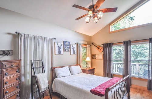 Apple Ridge Cabin | Private prop -10 min to Blowing Rock; large porch w/grill, firepit & fire place