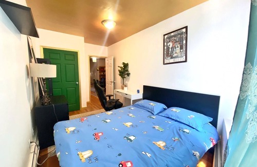 Bay Ridge Apartment | Private Queen Bed Room with Shared Bathroom/1 minutes to train station.
