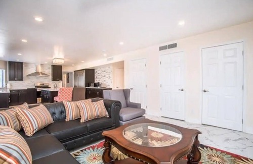 Villa Bonita Estates House | Private Queen Bed, TV and Private Attached Bathroom