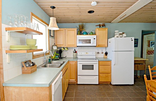 North Carolina Coast Cottage | Private, quiet oasis right in the middle of all the action of CB!