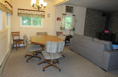 Everett RV Rental | Private, Quiet, Riverfront 3 bedroom Cottage at Woy Bridge Campground & Cabins