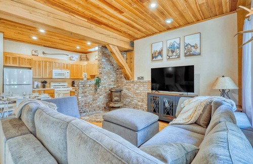 Anacortes Apartment | Private Ranch 2BR Cabin Retreat, Sleeps 9
