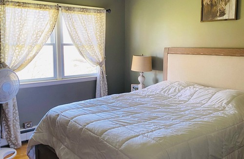 Gansevoort Other | Private relaxing 5-bedroom farmhouse in Gansevoort with AC, WiFi