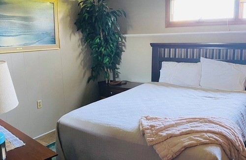 Gansevoort Other | Private relaxing 5-bedroom farmhouse in Gansevoort with AC, WiFi