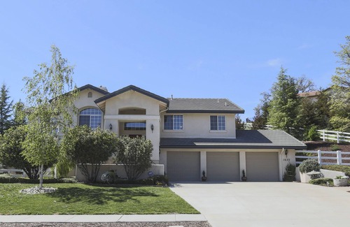 Paso Robles House | Private & Relaxing with Pool. Great location Close To Wineries & Downtown Fun.