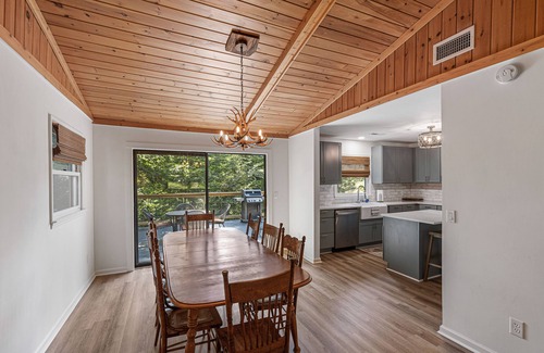 Highlands Hills House | Private Renovated home 1.5 Miles to downtown Highlands!