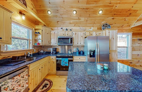 Murphy Cabin | Private retreat near downtown with mtn views, fireplace, AC, & Hot tub