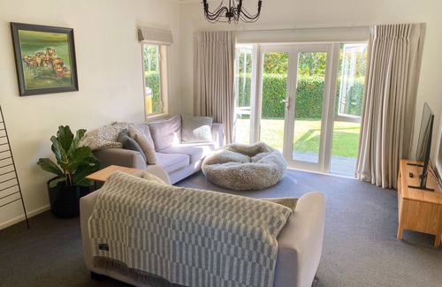 Taradale House | Private Retreat on Church Road Wineries doorstep