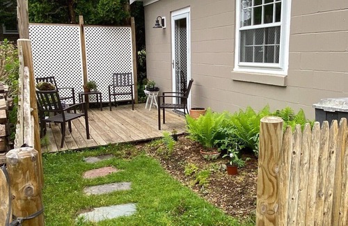 Silver Beach Cottage | Private retreat, steps to beach and bike path!