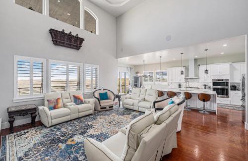 Hudson Villa | Private Retreat W Patios & Stone Fireplace