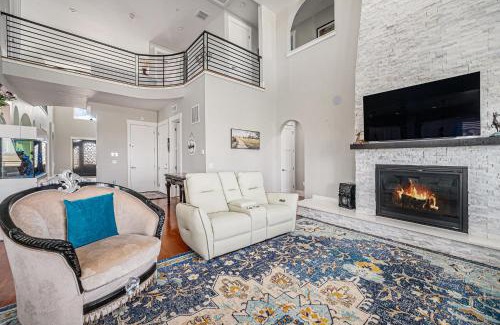 Hudson Villa | Private Retreat W Patios & Stone Fireplace
