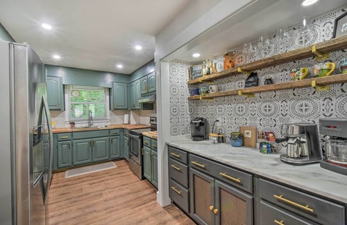 Hiawassee House | Private Riverside Home - Hot Tub~King Bed~Kitchen