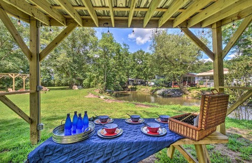 Hiawassee House | Private Riverside Home - Hot Tub~King Bed~Kitchen
