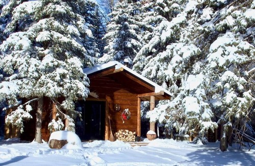 Alberta Cabin | Private Romantic Retreat in our Cozy Rustic Cabin