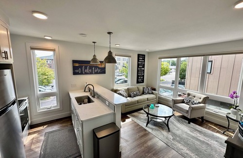 Traverse City Condo | Private Rooftop BayView&Town2 Lake Michigan Views. Walk to Beach AND Dining!