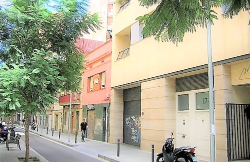 La Maternitat i Sant Ramon Apartment | Private room (1) near the University with large terrace of 150 m2.