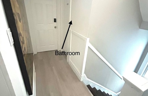 Pelham Manor House | Private room, 5 min walk to restaurant, 40 min to NYC. 5 min drive to MetroNorth