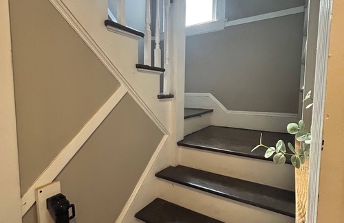 Pelham Manor House | Private room, 5 min walk to restaurant, 40 min to NYC. 5 min drive to MetroNorth