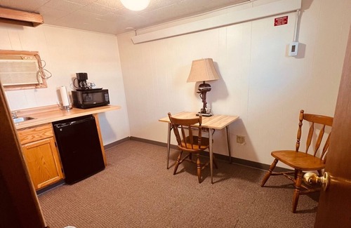 Onalaska House | Private Room + Bath in Nostalgic Motel Overlooking Lake Onalaska