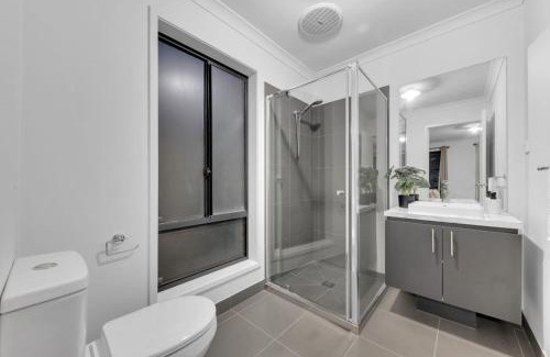 Truganina House | Private Room cbd Airport 20 min