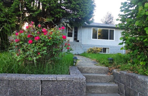 Burnaby House | Private room for budget guests