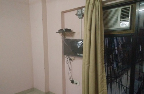 Jogeshwari West Apartment | Private Room in an Apartment for 1 or 2 persons at Andheri West