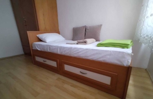 Sirinevler Mahallesi Apartment | Private Room / Shared Bathroom Feeling At Home. stanbul Center. Metro & Metrobus