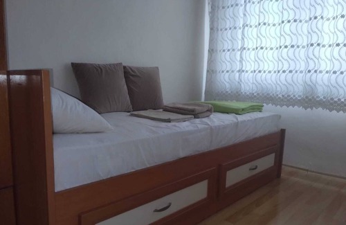 Sirinevler Mahallesi Apartment | Private Room / Shared Bathroom Feeling At Home. stanbul Center. Metro & Metrobus