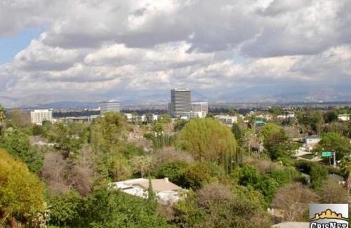 Encino House | Private Room View Pool Big Estate Oasis Extra Fee 4 Guest Clea-ning Pet WOMEN ONLY