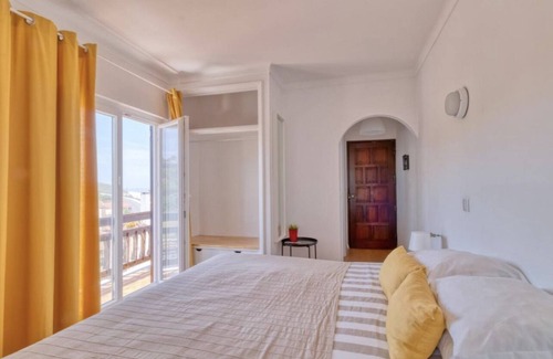 Sao Pedro de Muel Cabin | Private Room With Balcony sea View Private Bathroom
