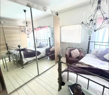 Cymmer House | Private room with en-suite and private entrance