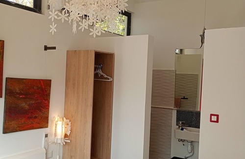 Cabries Bed & Breakfast | Private room with private bathroom in Cabriès