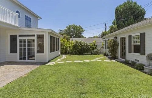 Burbank House | Private room with private bathroom - Mini Mansion