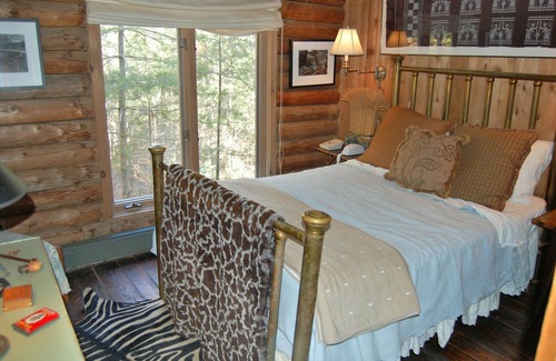 Northwest Harbor Cabin | Private Rustic Lodge on 3.5 acres - Ideal for relaxing and the Holidays