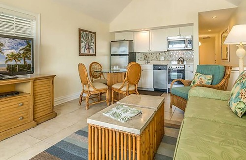 Old Town Resort | Private Sandy Beach Coconut Beach Retreat+Amenities, 2BR Suite