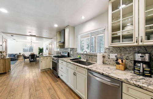North Upper Truckee House | Private Sauna and Hot Tub, Game Room, 10 Guests + Extra Kids 5 Years Old and Younger, Pet Friendly